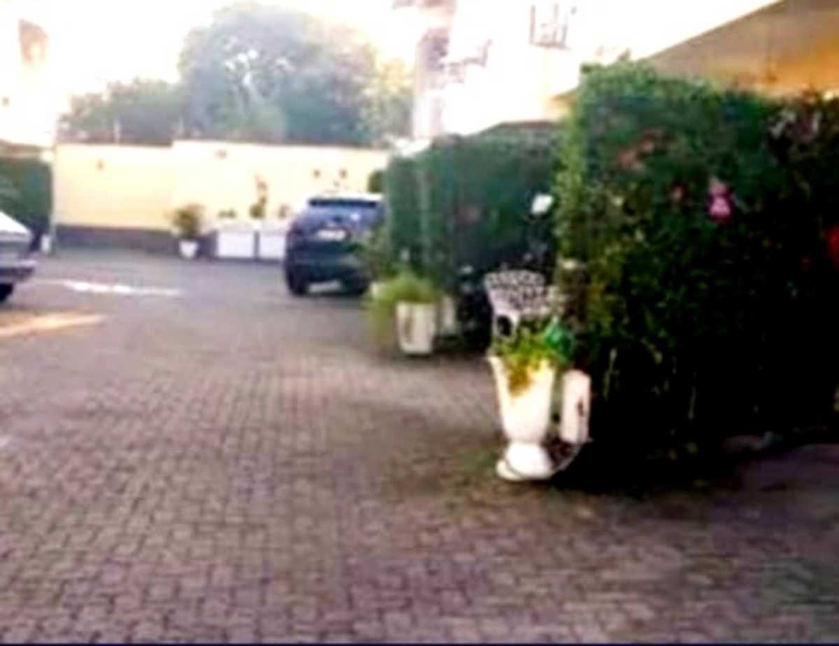 Casa à venda com 3 quartos, 100m² - Foto 2