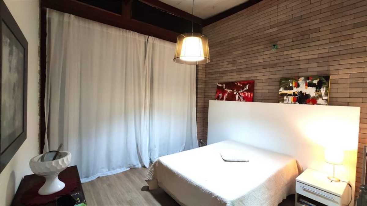 Casa à venda com 6 quartos, 250m² - Foto 14