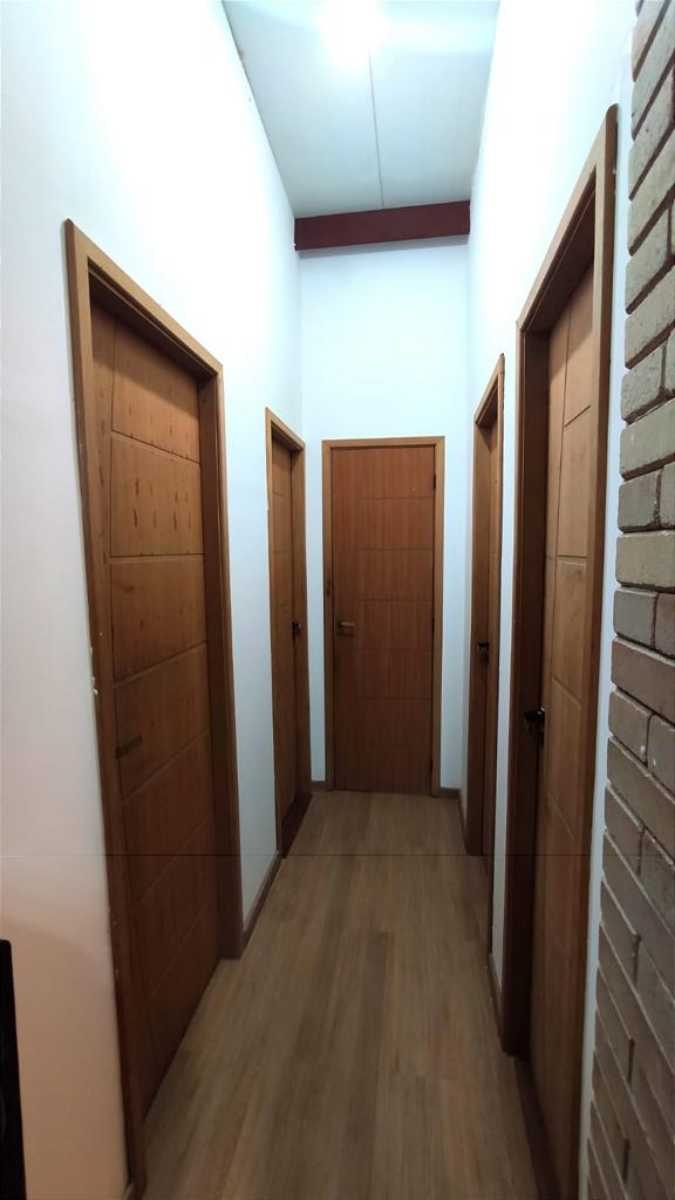 Casa à venda com 6 quartos, 250m² - Foto 15