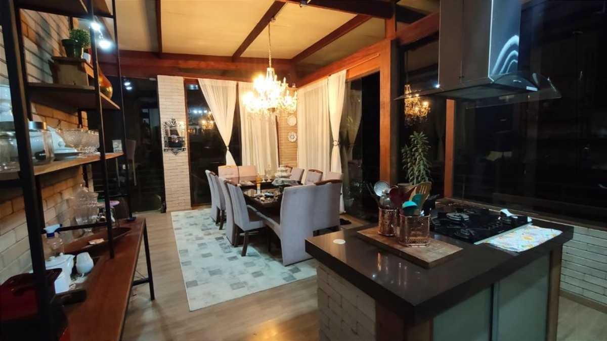 Casa à venda com 6 quartos, 250m² - Foto 27