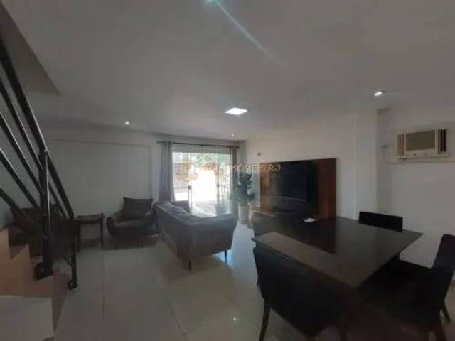 #Real1835 - Casa Duplex para Locação em Rio de Janeiro - RJ