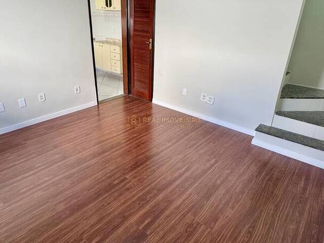 #Real2393 - Casa Duplex para Venda em Rio de Janeiro - RJ