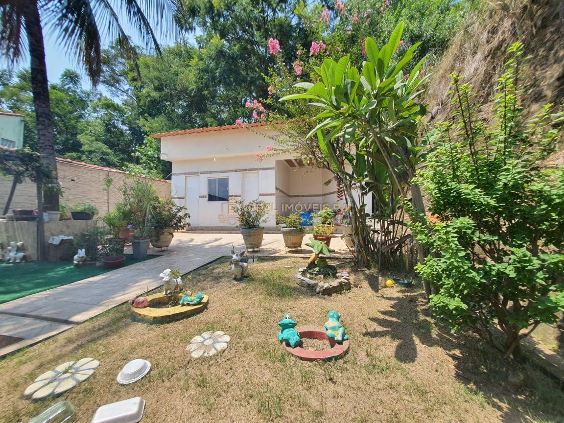 Casa à venda com 4 quartos, 326m² - Foto 1