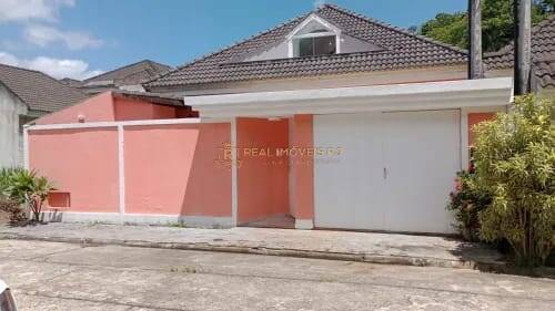 Casa à venda com 3 quartos, 200m² - Foto 1