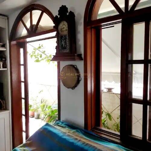 Cobertura à venda com 2 quartos, 71m² - Foto 3