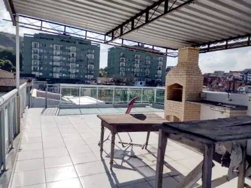 Casa à venda com 5 quartos, 200m² - Foto 2
