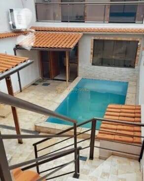 Casa à venda com 4 quartos, 350m² - Foto 1