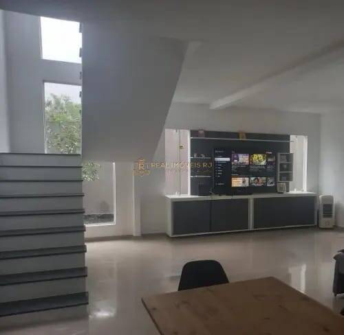 Casa à venda com 3 quartos, 240m² - Foto 3