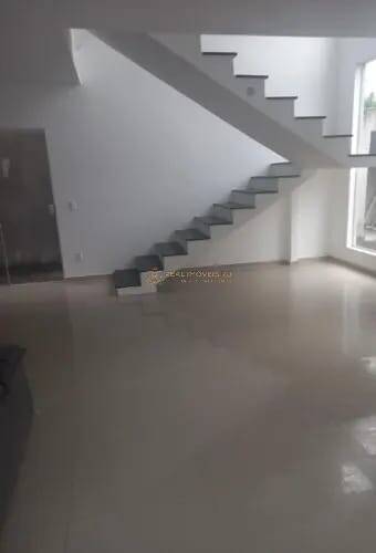 Casa à venda com 3 quartos, 240m² - Foto 4