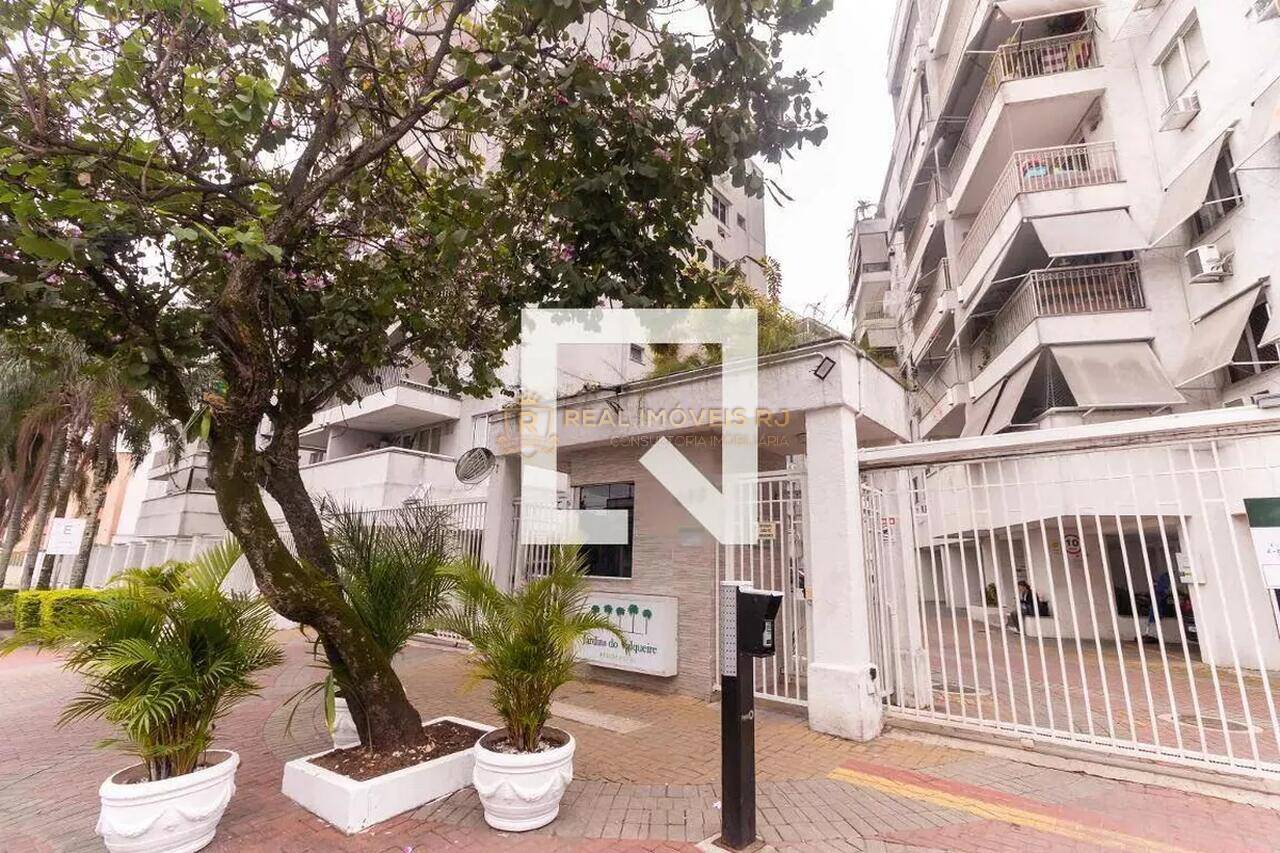 Apartamento à venda com 2 quartos, 64m² - Foto 1