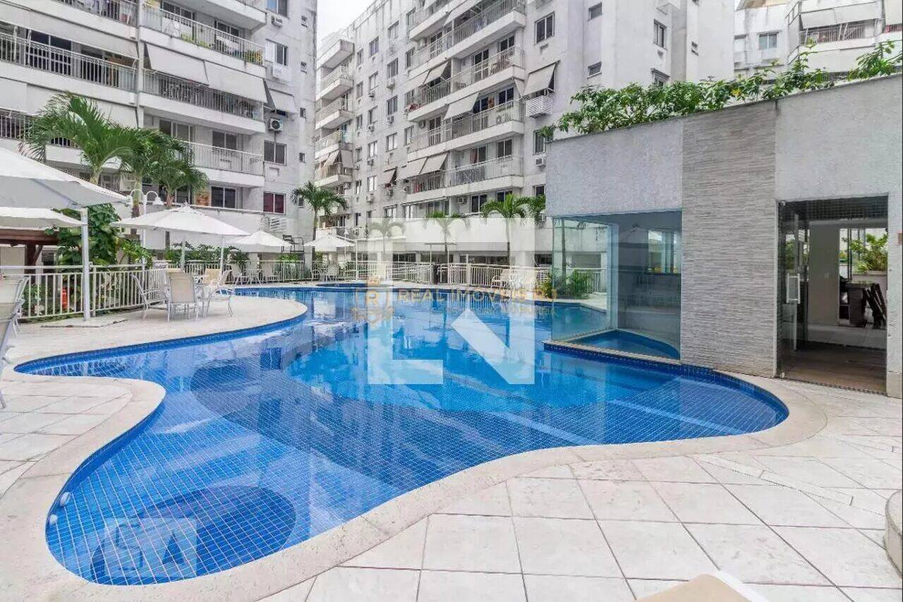 Apartamento à venda com 2 quartos, 64m² - Foto 18