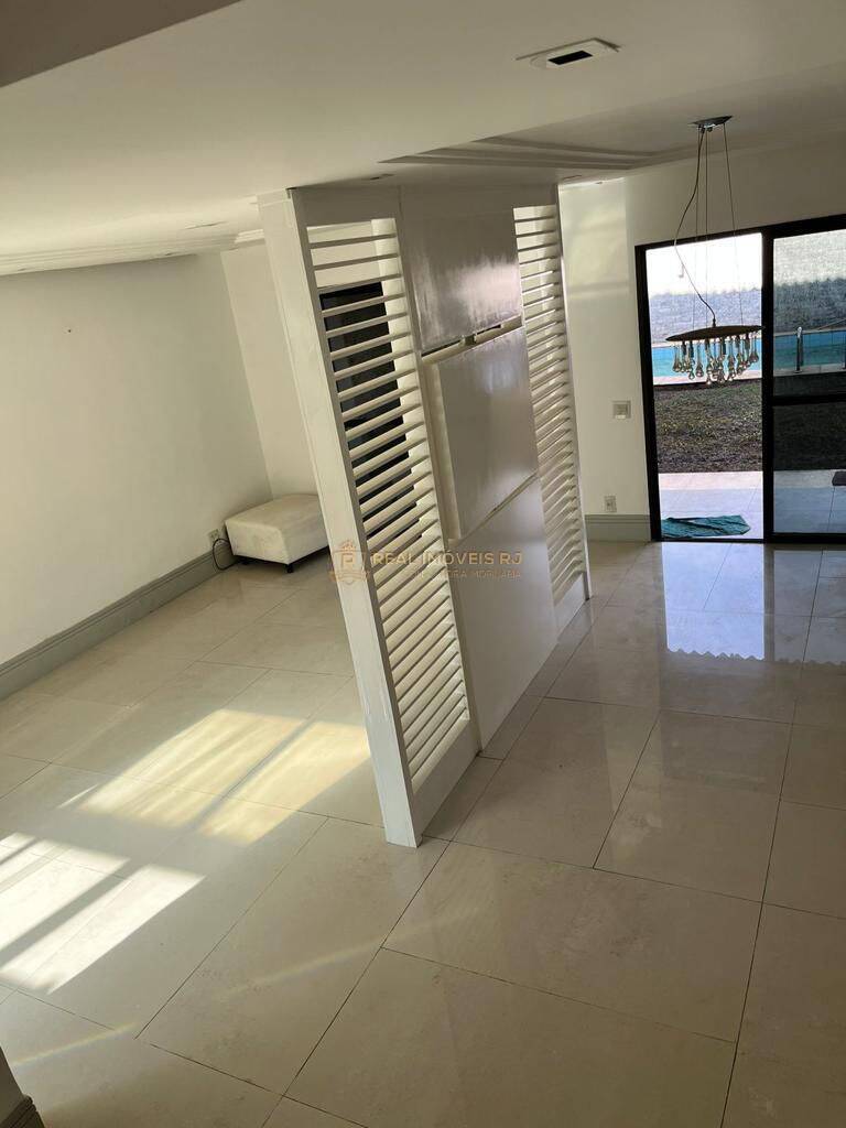 Casa para alugar com 3 quartos, 200m² - Foto 11