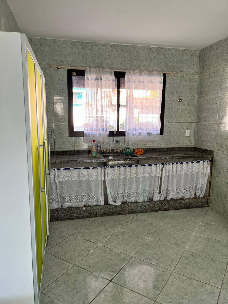 Casa para alugar com 3 quartos, 200m² - Foto 18