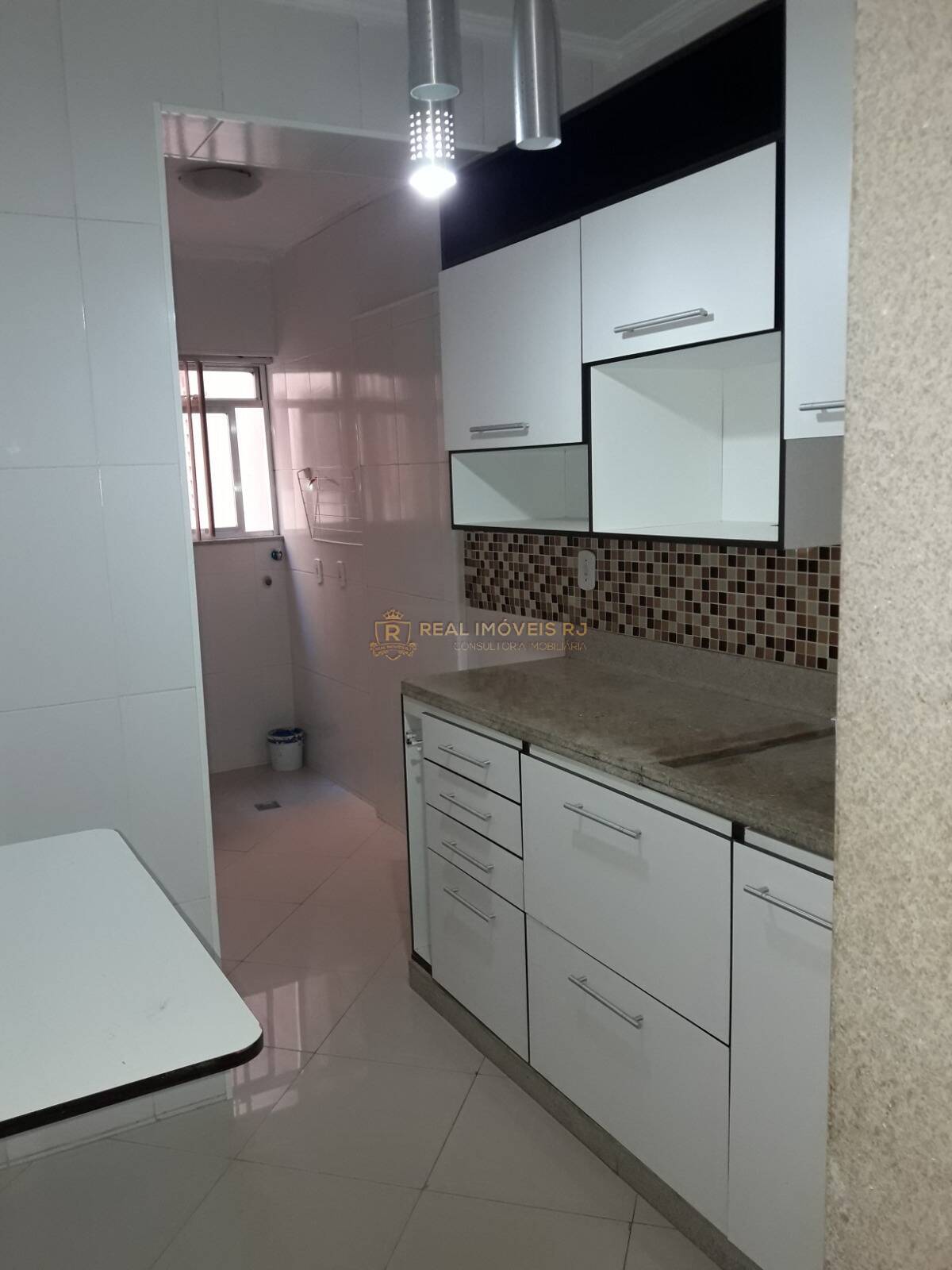 Apartamento à venda com 2 quartos, 64m² - Foto 1