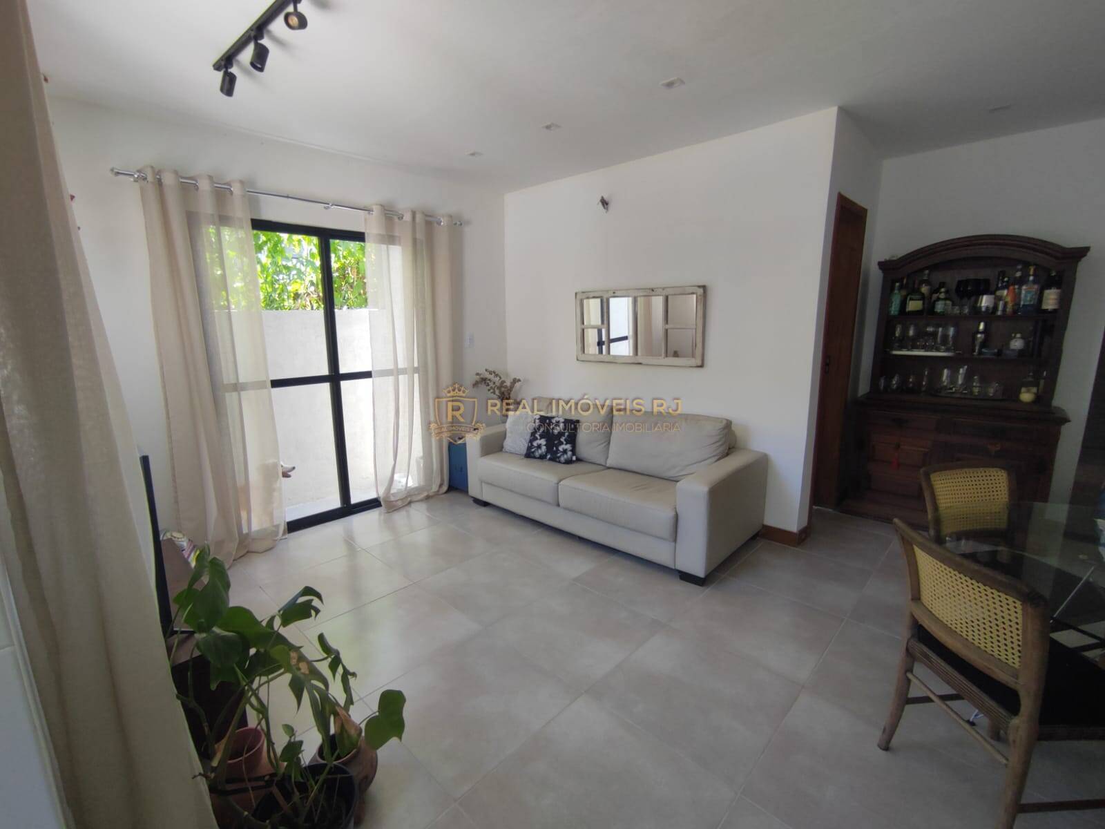 Casa à venda com 2 quartos, 110m² - Foto 1