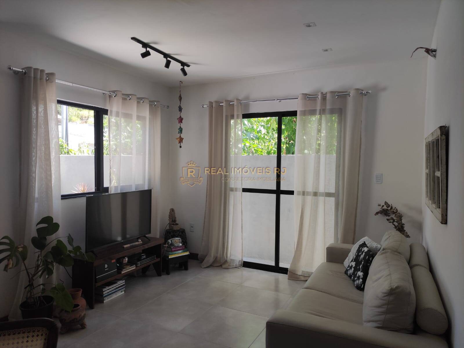 Casa à venda com 2 quartos, 110m² - Foto 2