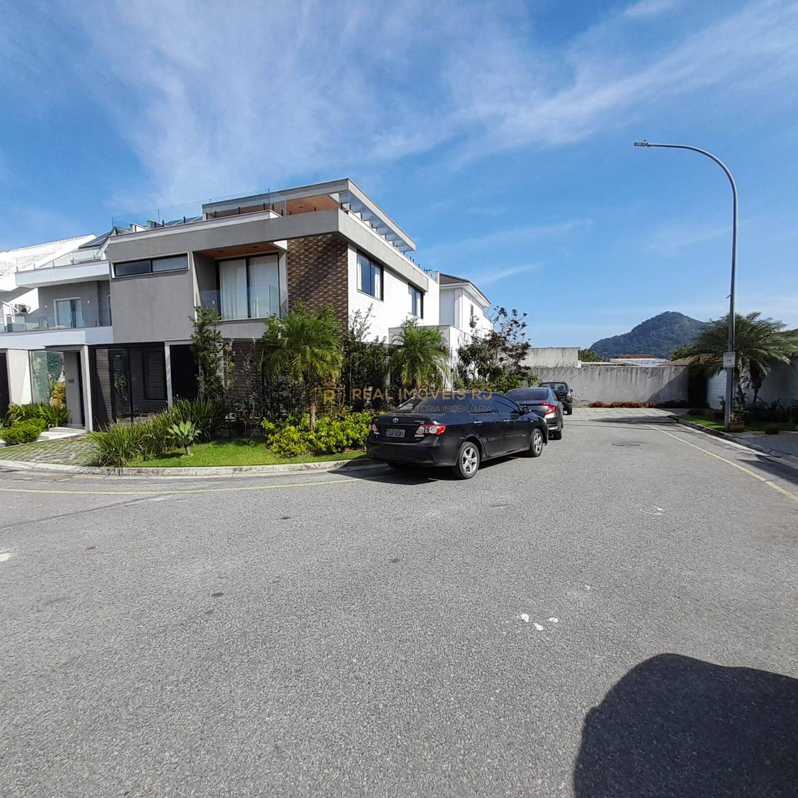 Casa à venda com 3 quartos, 420m² - Foto 2