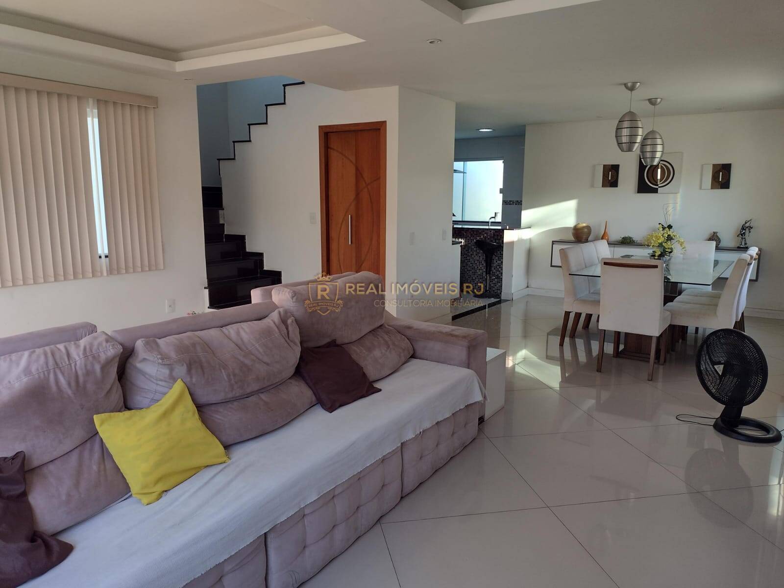 Casa à venda com 3 quartos, 270m² - Foto 1