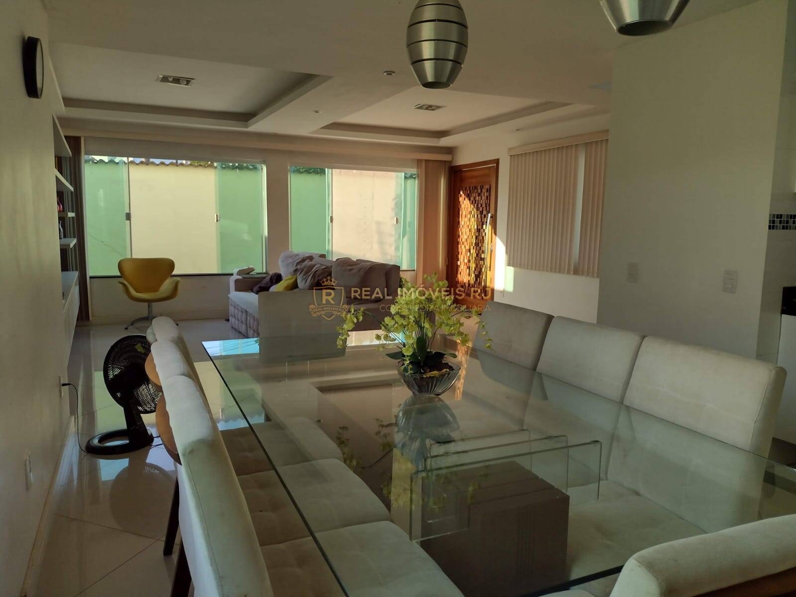 Casa à venda com 3 quartos, 270m² - Foto 2