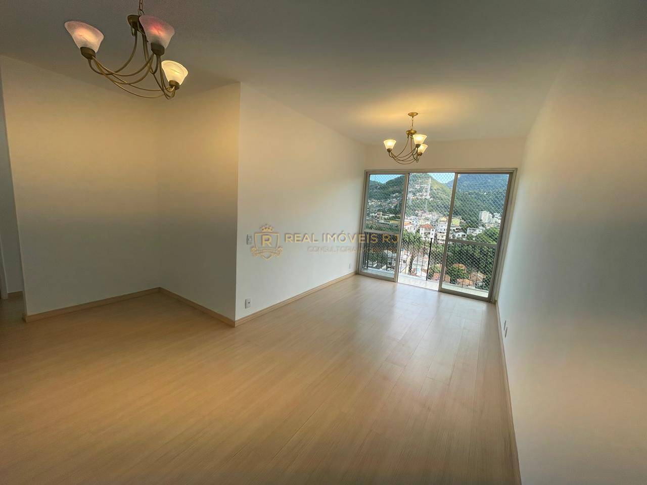 Apartamento à venda com 2 quartos, 65m² - Foto 1