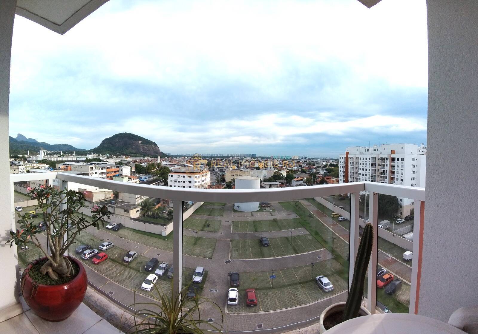 Apartamento à venda com 2 quartos, 70m² - Foto 2
