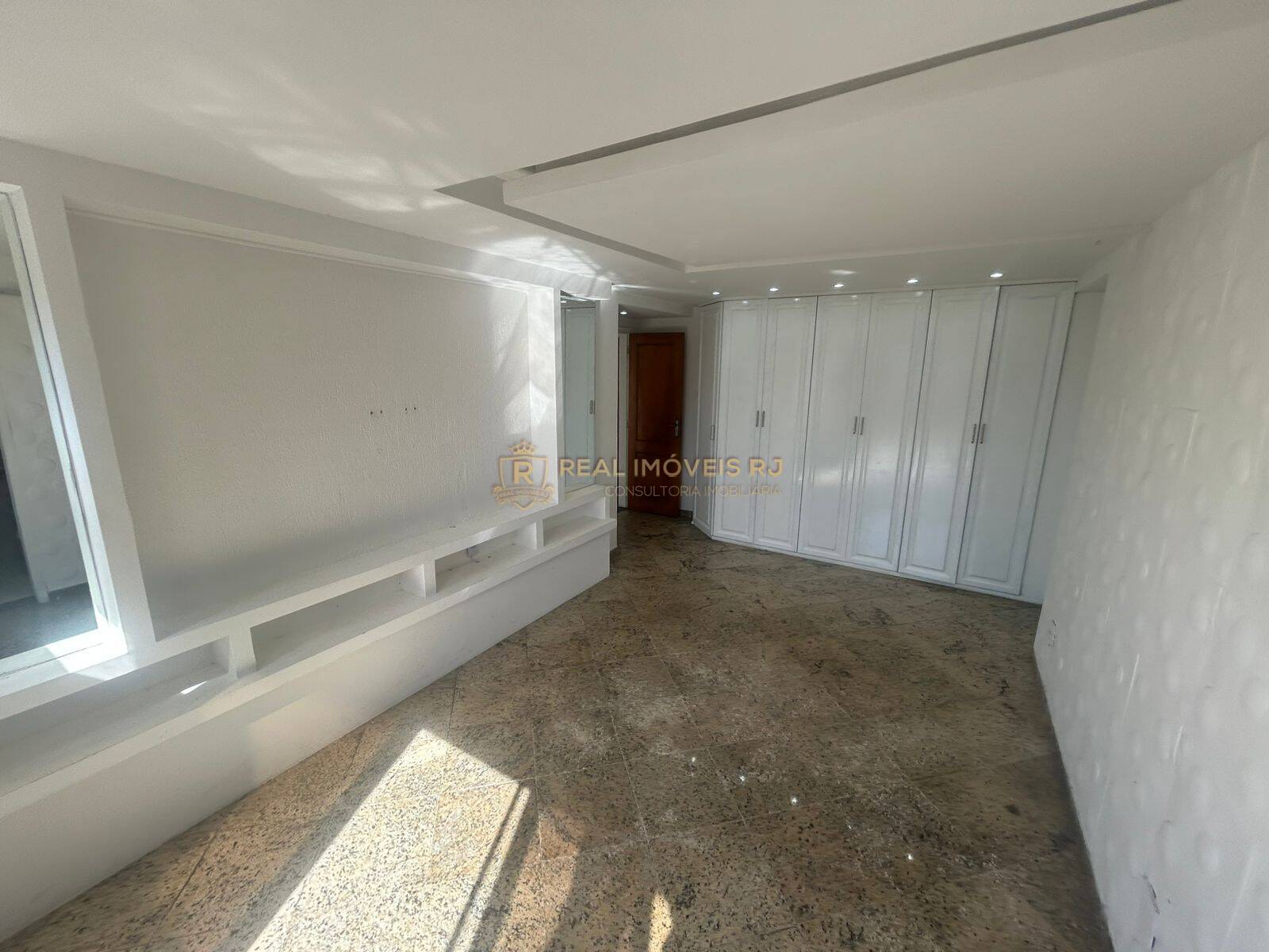 Apartamento para alugar com 3 quartos, 360m² - Foto 13