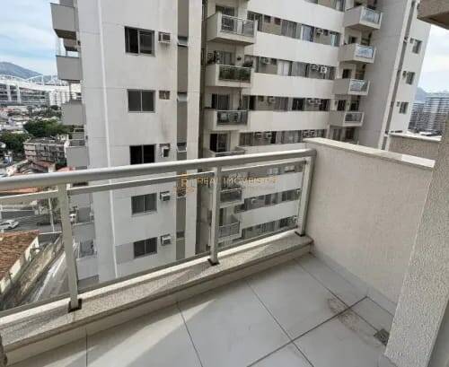 Apartamento à venda com 3 quartos, 76m² - Foto 2