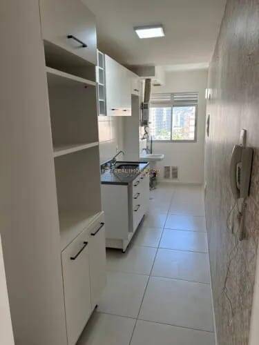 Apartamento à venda com 3 quartos, 76m² - Foto 4
